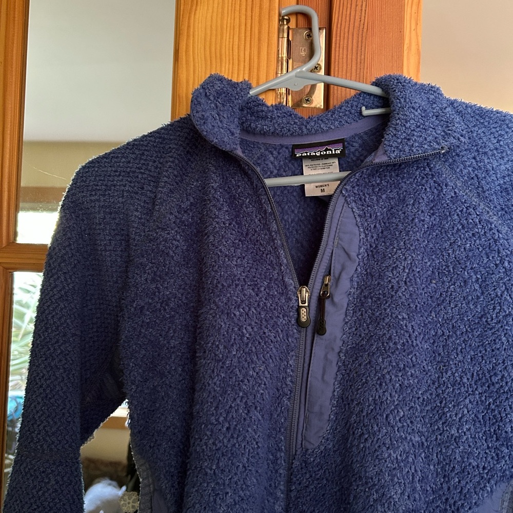W's Patagonia R3 Jacket
Style #
25720_VINTAGE - Picture 4 of 5